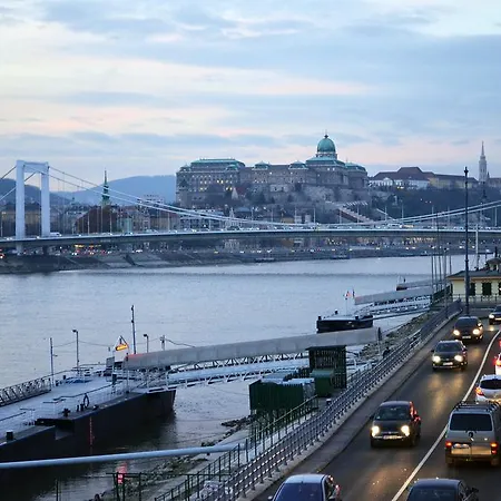 Central - Fővám